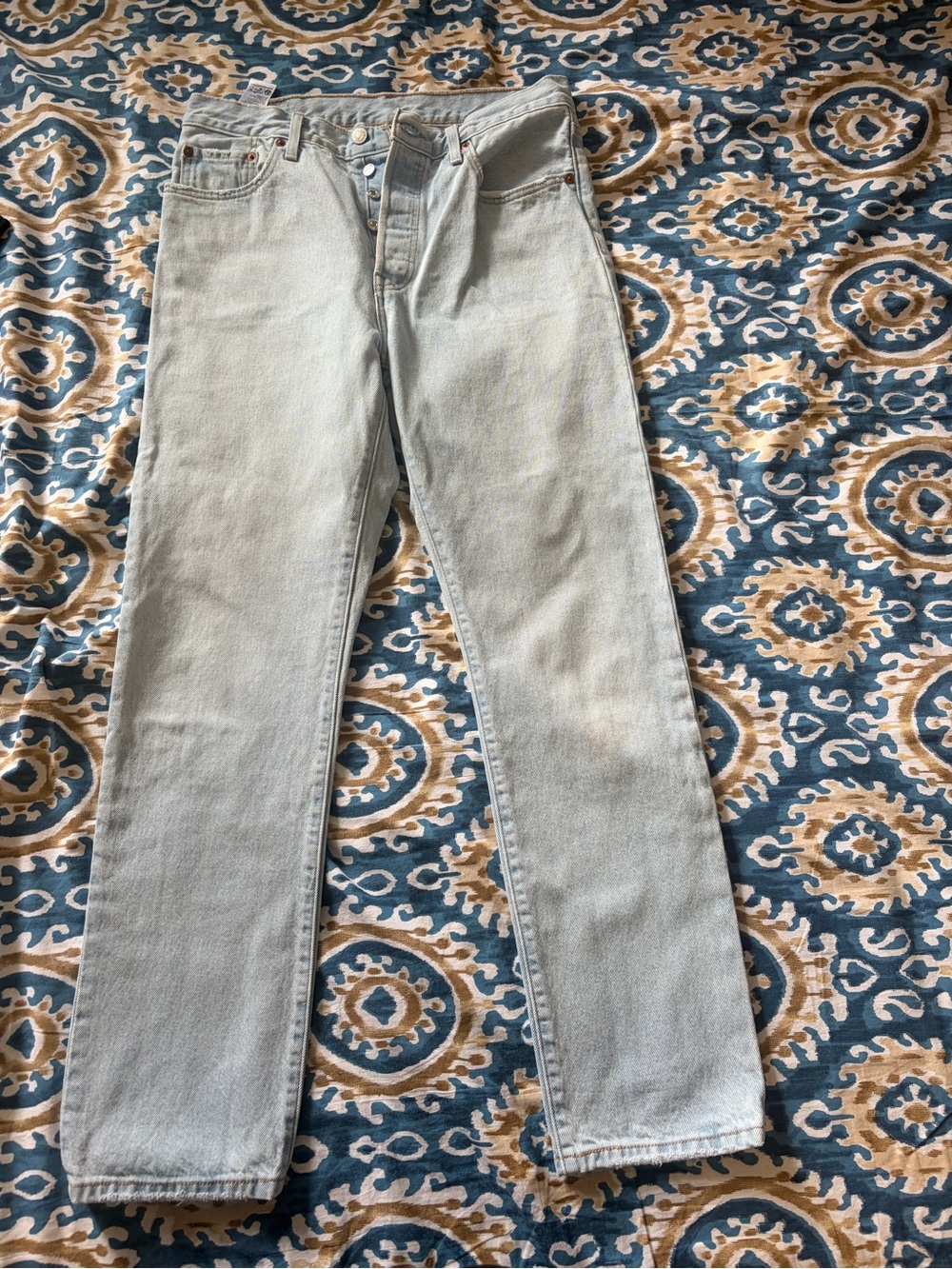 Levi's Straight Leg Jeans in Light Wash Blue